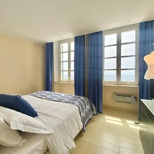 casaviva-beachfront-trilo-with-parking-in-camogli.hotelitalianriviera.com/